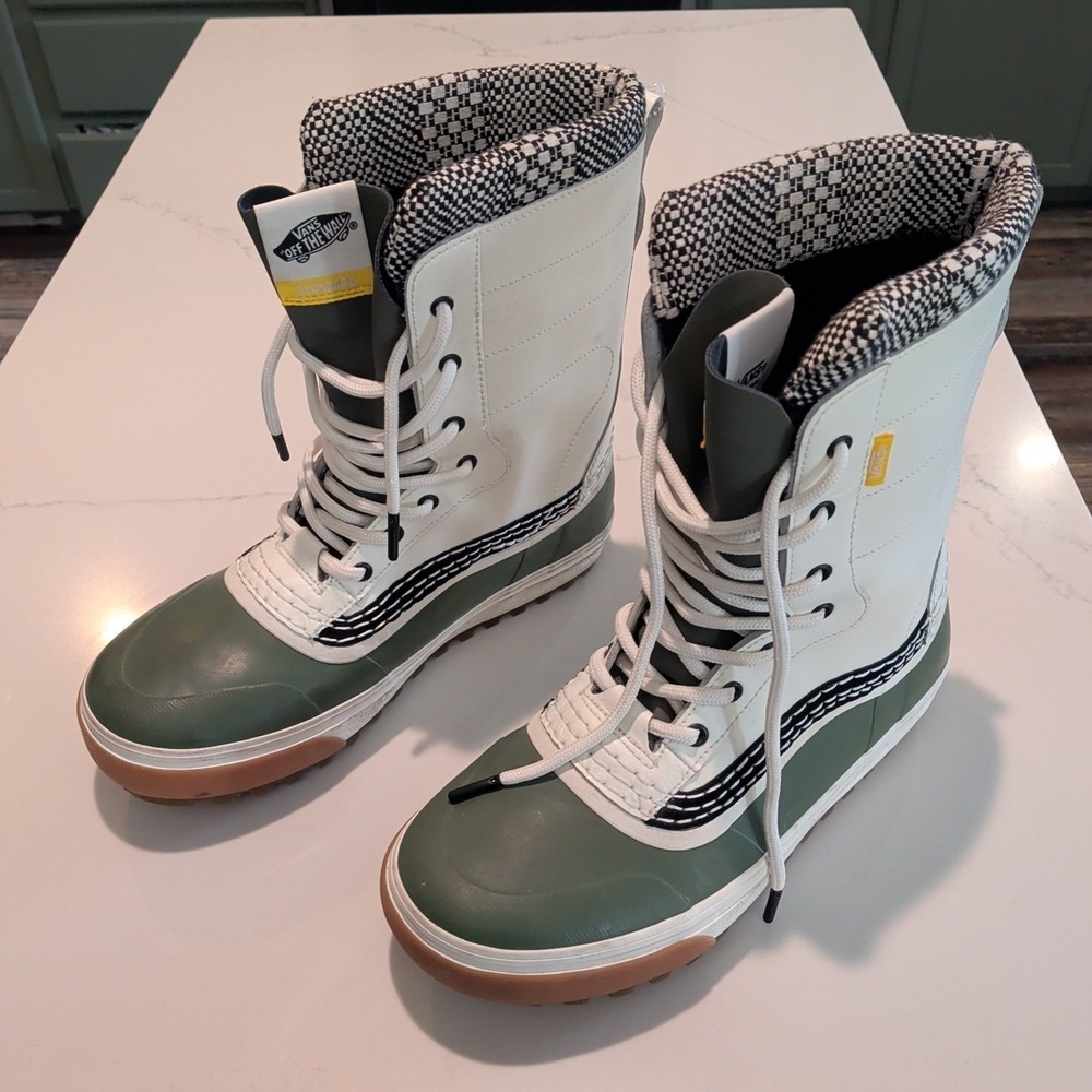 Vans Standard MTE Snow Boots Mens US Sz 9.5 Green White Gum Sole